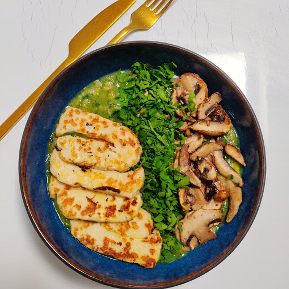 Spinach and Mushroom Savoury Oats with Grilled Halloumi